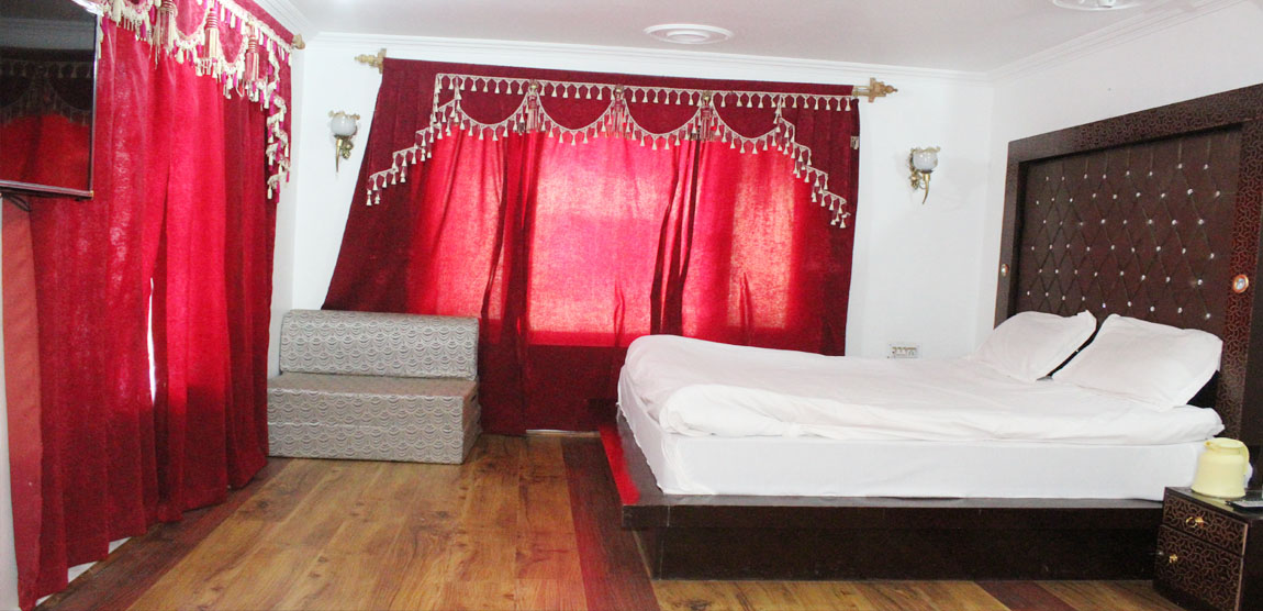 Double Deluxe Room - Hotel Highlands Pahalgam